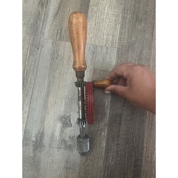 Vintage Stanley Egg Beater Hand Drill – Wood Handles – Made in USA - Picture 2 of 4